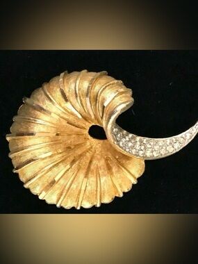 Stunning Vintage Gold-Tone BSK Swirl Brooch with Crystal Accents!